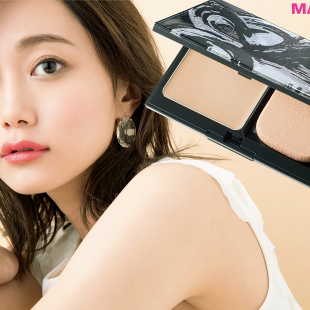 大きめストロークで効果を最大化！ ポーラの新作パウダリーファンデ塗り方講…