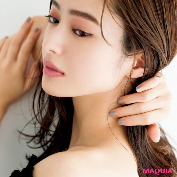 まとうだけで恋を引き寄せ。神崎恵さんおすすめ 色気を宿すネイル