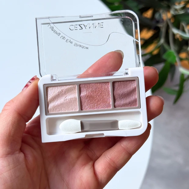 セザンヌ ライティングアップアイシャドウ 02ペタルピンク
