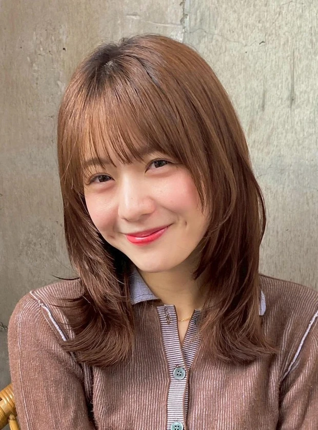 冬におすすめの髪型 ミディアムヘア ペタンコ髪のお悩み解消するふんわりミディアムレイヤー