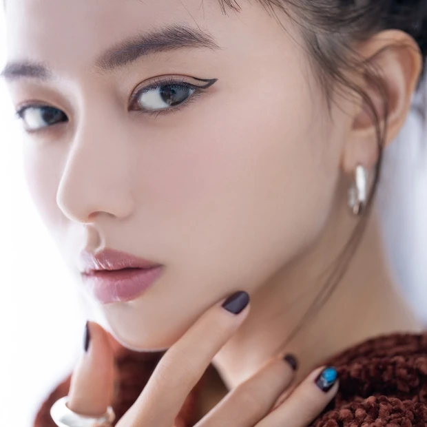 遊び心がキラリと光るアイメイクにTRY! 【山本舞香×北原果】モードな変形アイライン