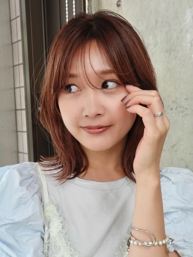 髪型　ミディアムレイヤー　ミディアムヘア　シースルーバング　カットのポイント