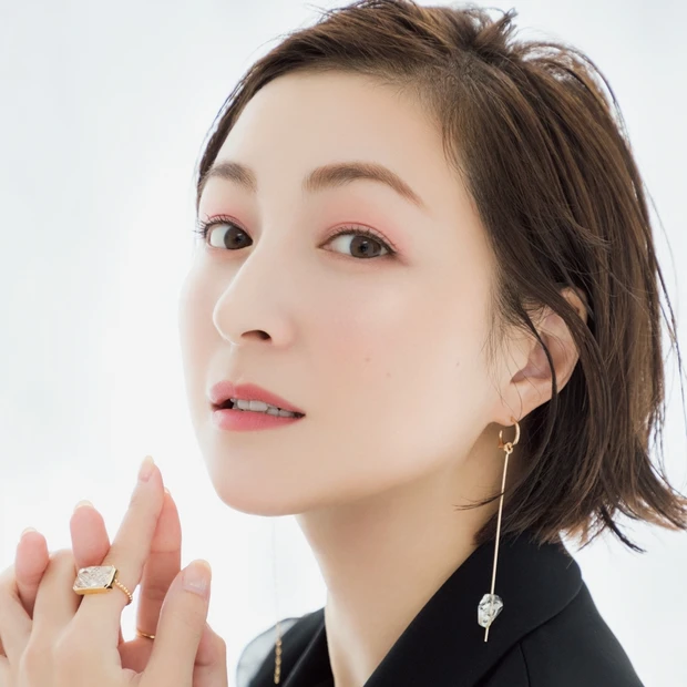広末涼子さんインタビュー！ 変わらぬ透明感をキープする秘訣とは？