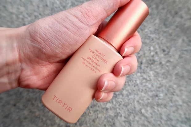 TIRTIR  MASK FIT  TONE UP ESSENCEのパッケージ②