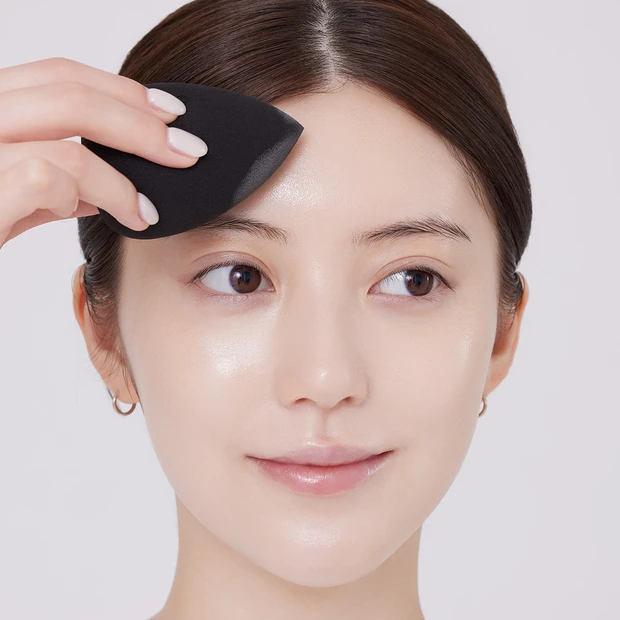 マキア　リキッドファンデーション　塗り方　スポンジ　3