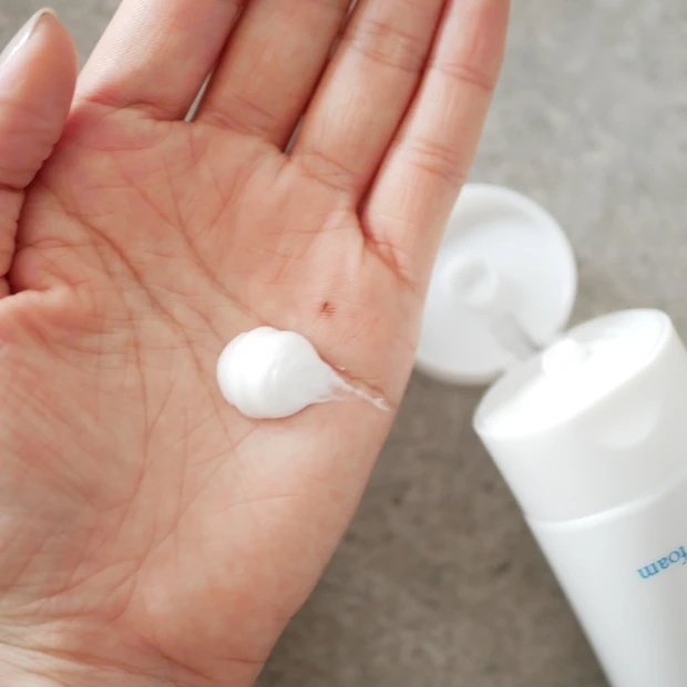 【大人ニキビ・敏感肌に】クッション泡で洗う!ヒルドイドの製造販売元が手がける皮膚科学ブランド「iniks(イニクス)」の洗顔料_2