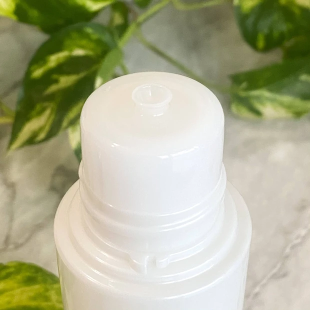 化粧水の出し口