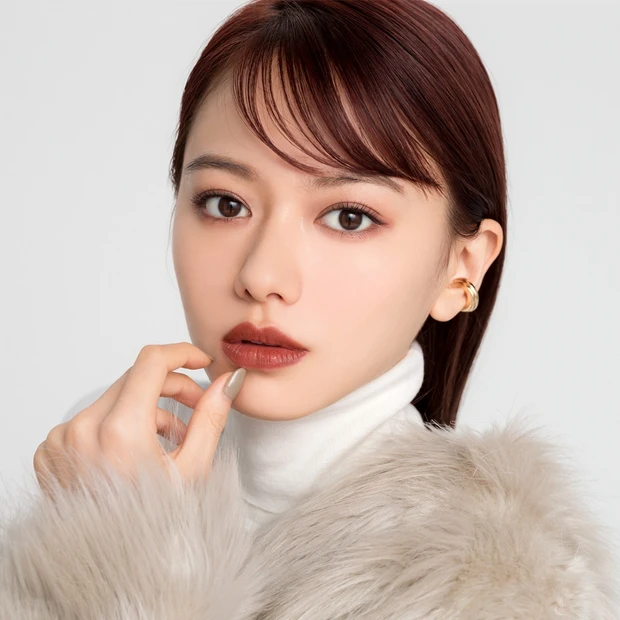 リップラバーな山本舞香さんが気になる、イチオシ春リップはコレ！