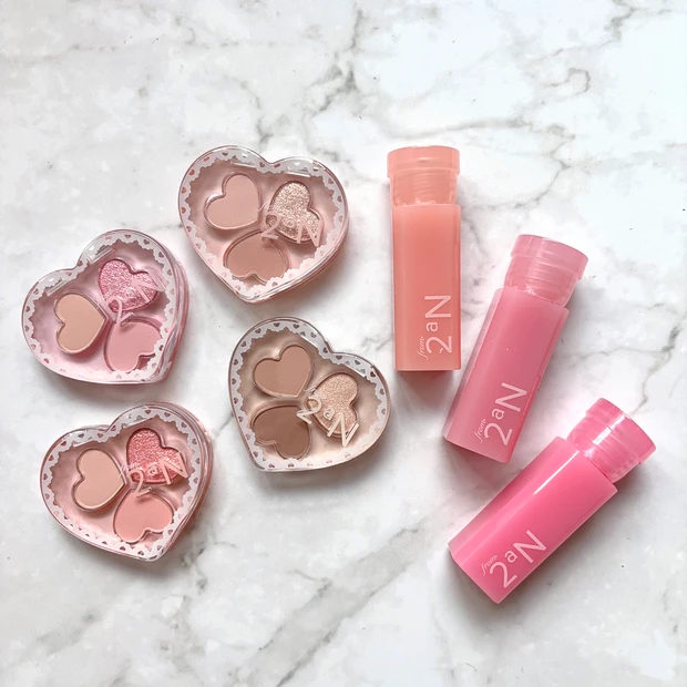 持ち運びやすいfrom2aN(フロムトゥーエーエヌ)のミニサイズコスメ