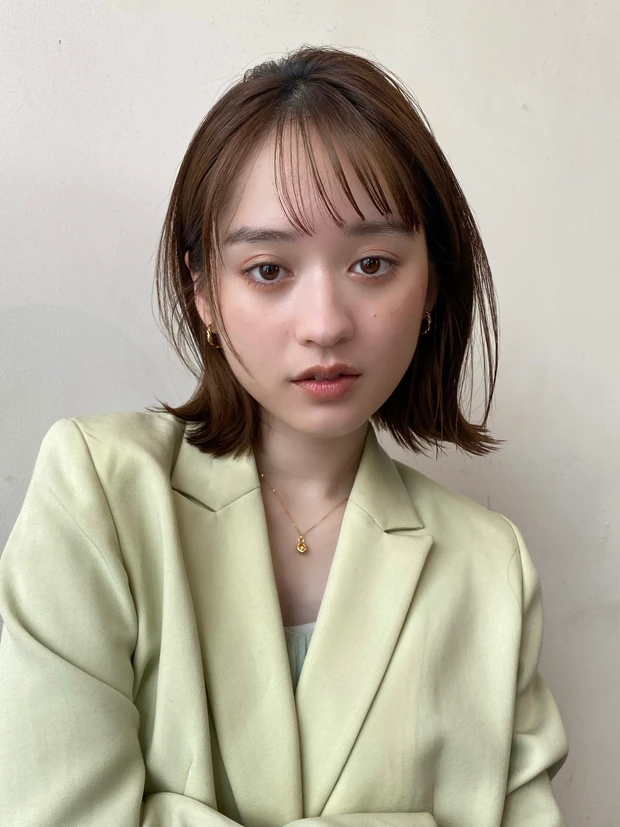 ヘアカタログ　ボブ　ボブヘア　前髪あり　正面