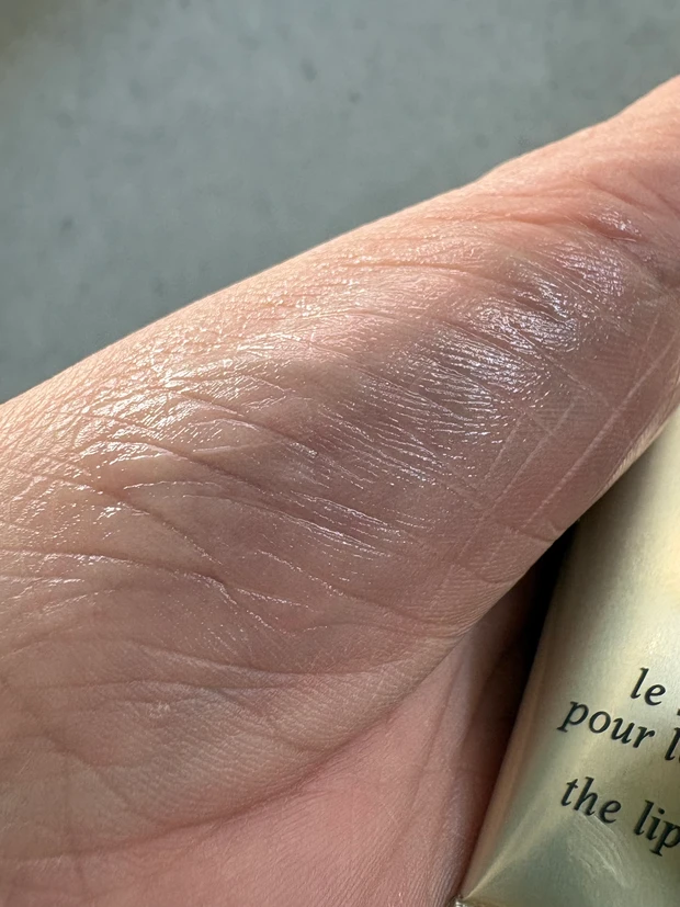 【クレドポーボーテ】ひんやり冷たいアプリケーターでマッサージできるLIP美容液_3_2