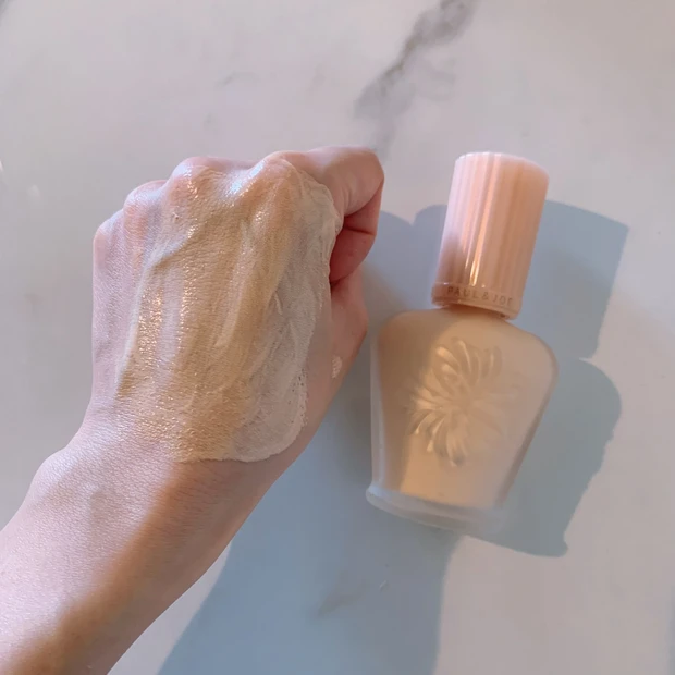 ポール＆ジョー モイスチュアライジング ファンデーション プライマー