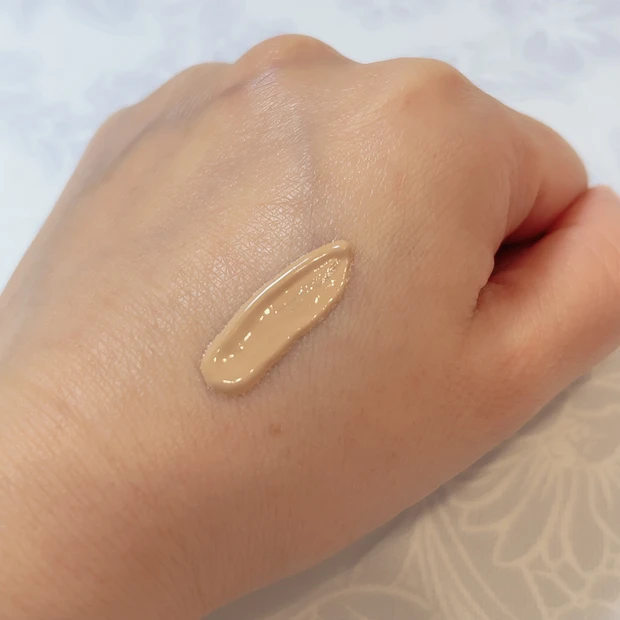 RMK ラスティング ジェルクリーミィ ファンデーション 101のスウォッチ①