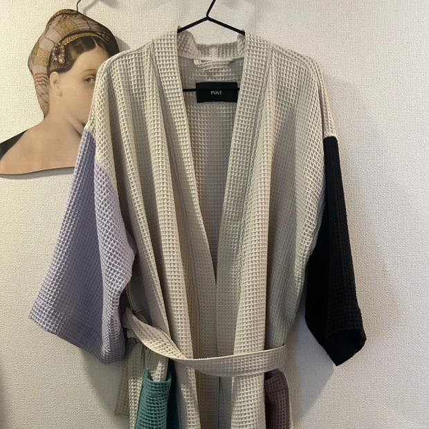 【マキアエディターズの「オッス！推しコス」】 HAYのワッフルバスローブと、メイクから服を守る手作りフェイスカバー