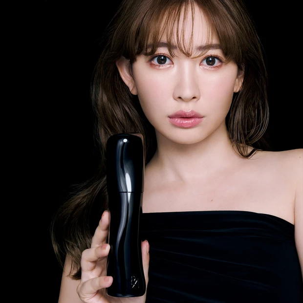 【小嶋陽菜×新B.A】タイムレスな美を更新し続ける「無限の可能性」