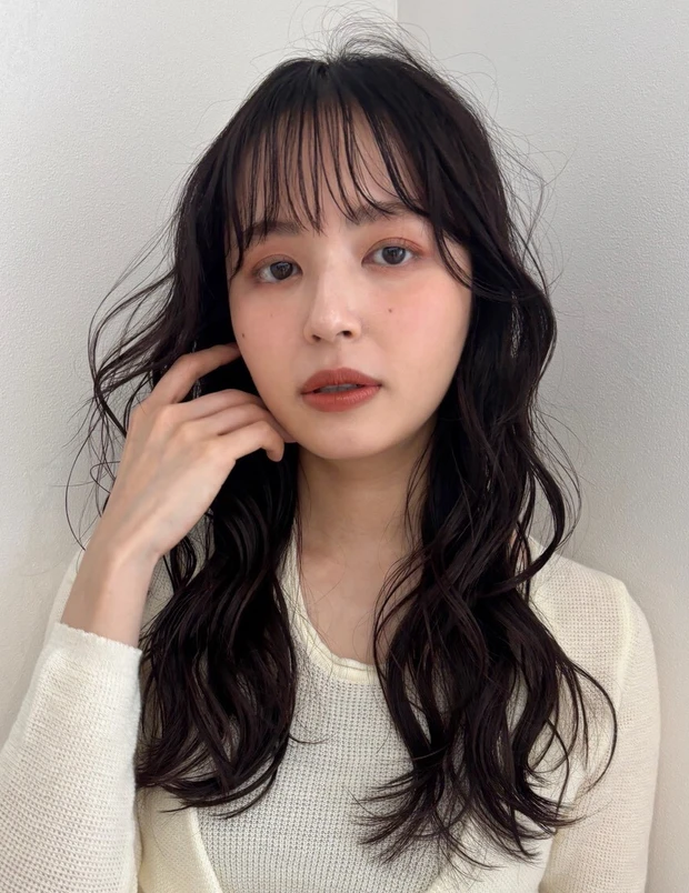 髪型　ロング　ロングヘア　前髪あり　パーマ　カットのポイント