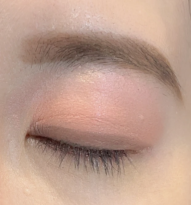 est ノーブル ブライト アイシャドウ 01のメイク②