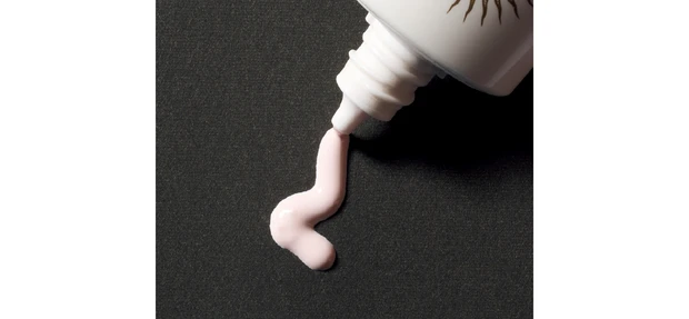 アネッサ デイセラム Nのテクスチャー 出したて