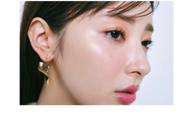 眉の存在感は控えめにして下まつ毛のボリュームを出す