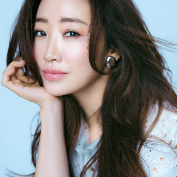 神崎 恵さんと考える「エイジングケア」。アンケートでわかったマキア読者の…