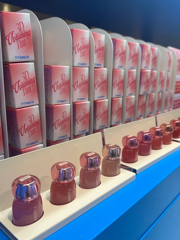 【フィーアジト名古屋】fwee フィー 名古屋