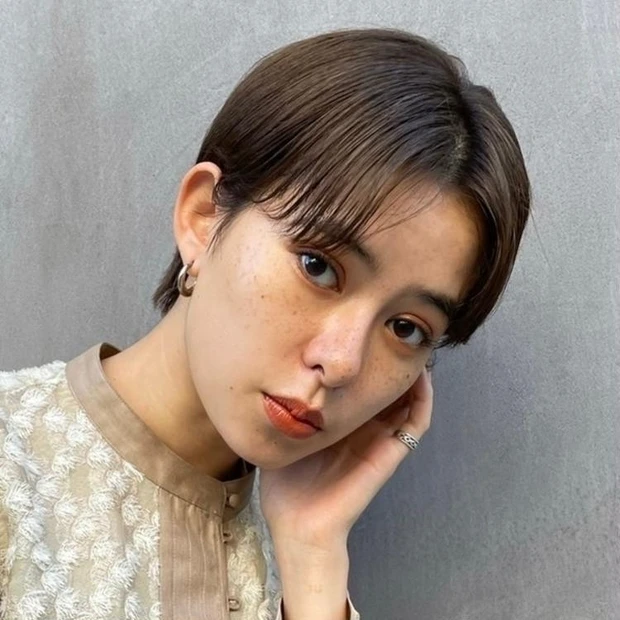 ショート ヘア 髪型 ヘアスタイル 30代 40代 大人 ヘアカラー 前髪あり ダークトーン