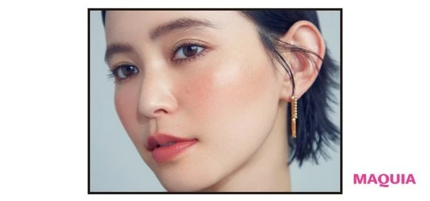 大人のプチプラメイク4選_ベージュチークでモダンな雰囲気に_2