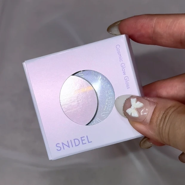スナイデルビューティ コズミック グロウ グロス パッケージ