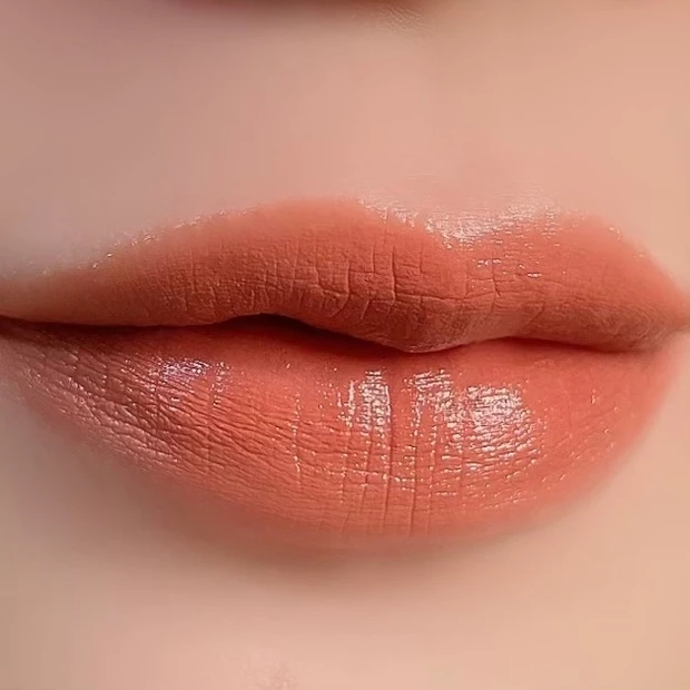 Wonjungyo(ウォンジョンヨ)リップステッカー 01 メルティングベージュ 塗布