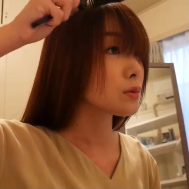 【セルフカット】失敗しない前髪の切り方を動画で解説します！福原遥ちゃん風シースルーバングのつくりかた_3