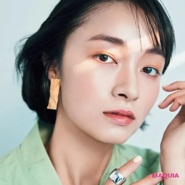 イガリシノブさんの最新オレンジメイク_“引き立て役最強のオレンジ。顔に点在させて、丸み＆女子みのある顔に”