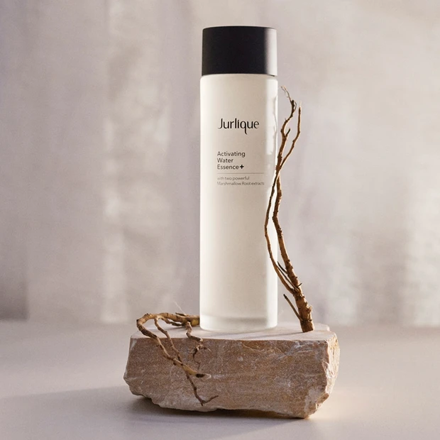 肌に心に心地よく響く！ ジュリークの新・化粧水で叶える“うるおいサステナ…