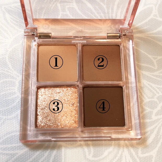 メロウアイパレットBR01のスウォッチ①