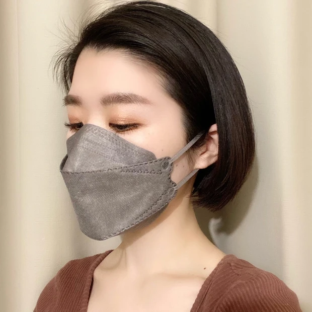 ４層不織布マスク　着用