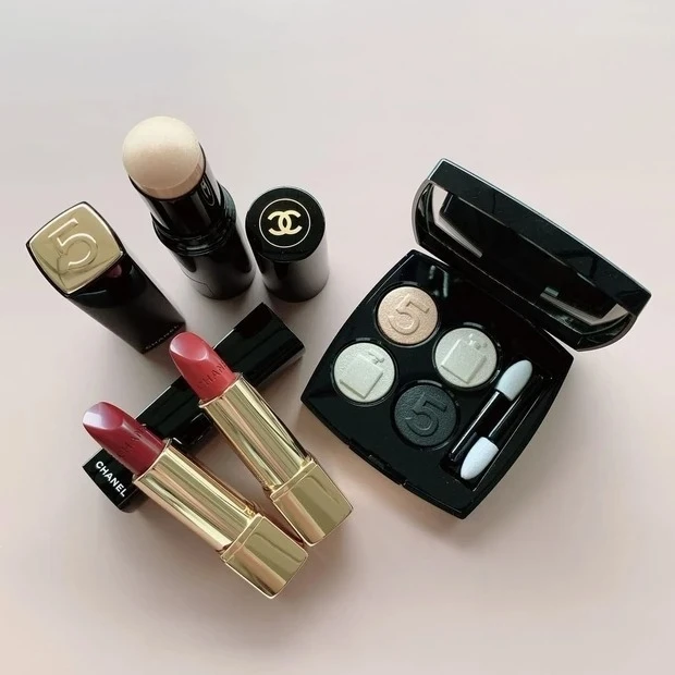 シャネル ホリデー メークアップ コレクション2021 クリスマスコフレ 限定品
