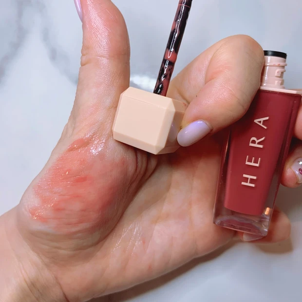 hera センシュアルスパイシーヌードグロス