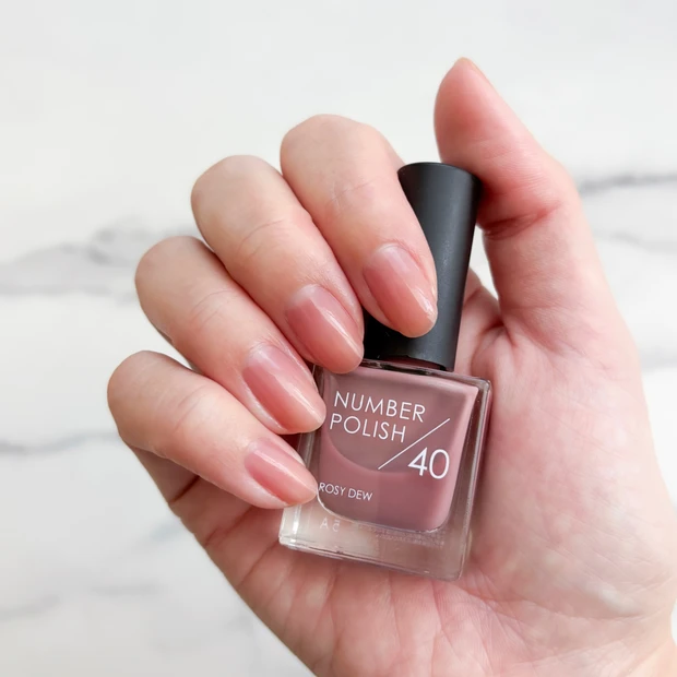 年末年始ネイルにおすすめ。透明感と血色感をまとう〈NUMBER POLISH 40 Rosy Dew〉レビュー