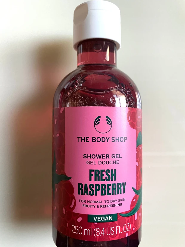 販売二日目、完売を予感。「ホイップドボディバター フレッシュラズベリー」ジェル以上でボディバター未満という絶妙。夏用ボディバター、最高。_3_1