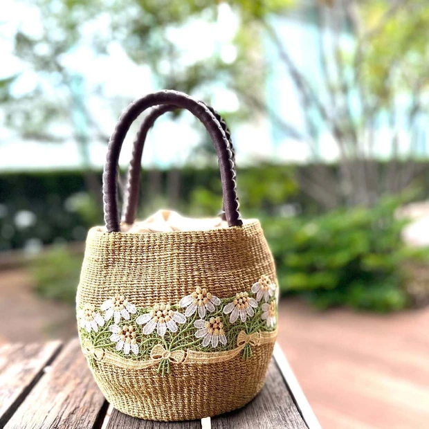 可愛くて沼っ！近沢レースのファッション小物。【マキアエディターズの「オッ…