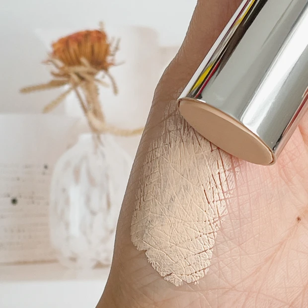 神崎恵さん愛用 ディオール スティックファンデ テクスチャー