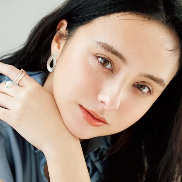 石田ニコルさんの美肌ストーリー。絶不調期を経て自信肌を手に入れたスキンケ…