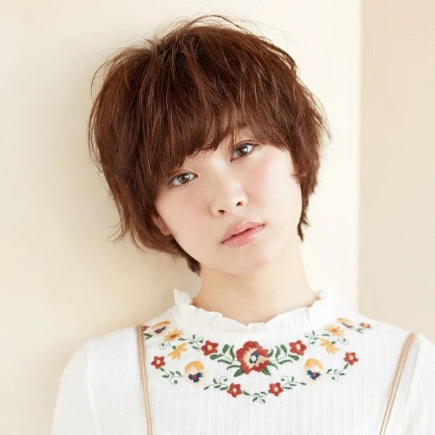 短めヘア初心者におすすめ！ ウェーブ×ピンクカラーの愛されショートヘア