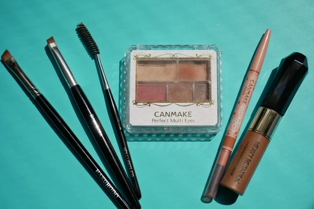 垢抜け眉毛の書き方　眉毛メイク使用アイテム