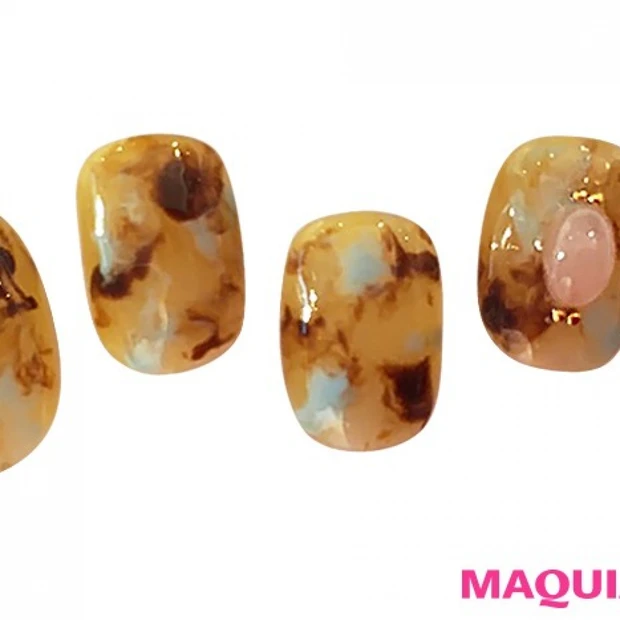 パステルカラーの「べっ甲ネイル」でピュアさをアピール♡