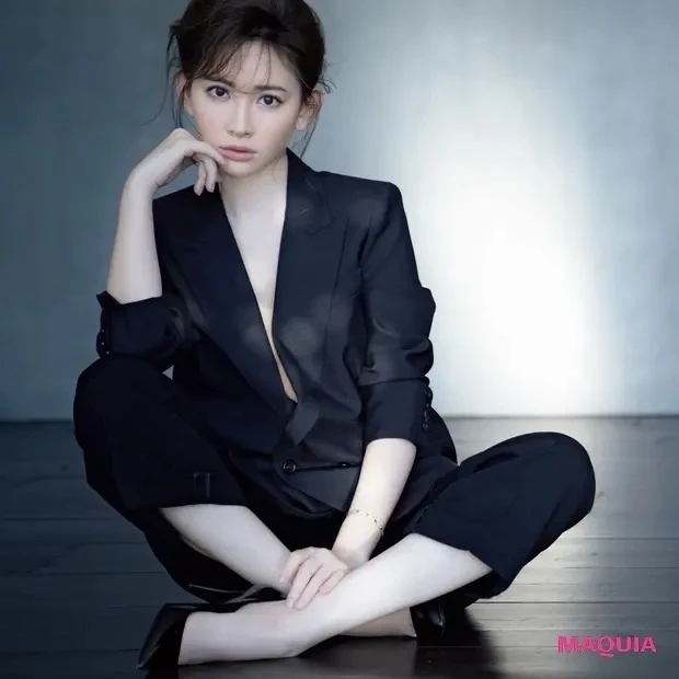 【小嶋陽菜さん(こじはる)のメイク】時代が変わる中、自在に羽ばたくその秘訣とは? こじはるが「変化に強い」理由。