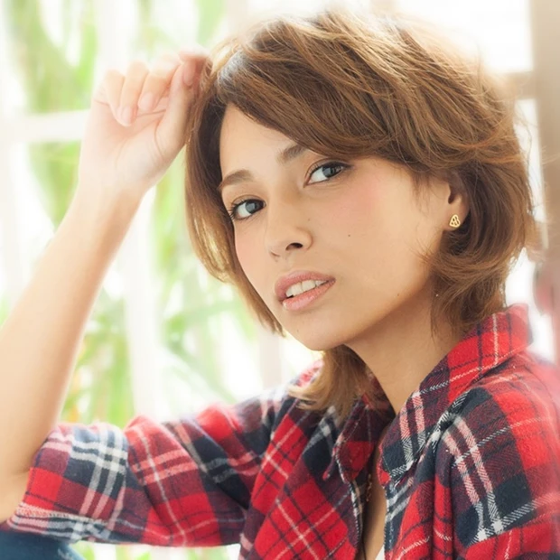 ハンサムな表情にやわらさをプラス！ カシミヤカラーの大人ショート