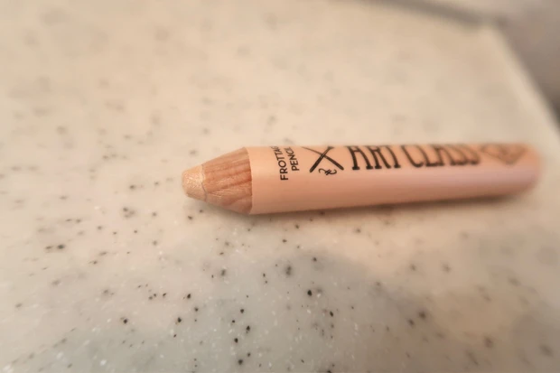 too cool for school アートクラス　フロッタージュペンシルのペンシル部分