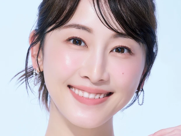 【松井玲奈さんの最新愛用コスメ14選 】お気に入り成分はナイアシンアミドとレチノール