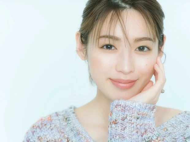 「SUQQU シグニチャー カラー アイズ 08」でつくるオレンジメイク_上品に煌めくオレンジで大人の抜け感を