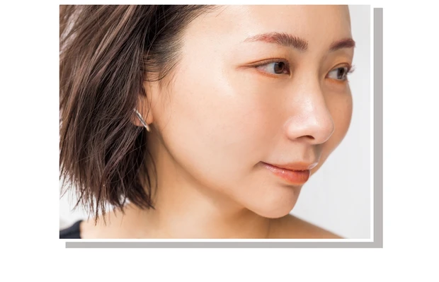 いつものオレンジメイクにパープル眉で変化球を